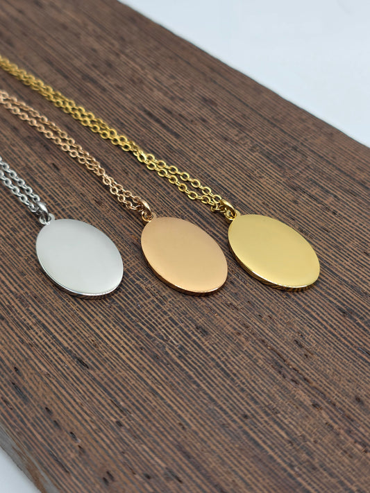 Oval Pendant Necklace – Personalized Engraved Jewelry | Custom Name Necklace
